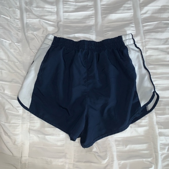 💎3 for 22! Nike Dri-Fit Woman’s Running Shorts - Picture 2 of 3